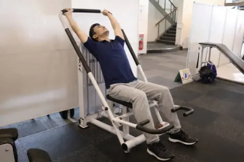 ストレッチマシンを使用するイメージ画像